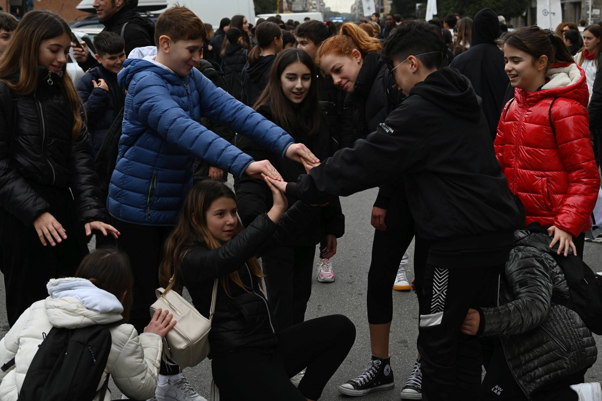 La crociata dei bambini, un corteo silenzioso per le strade di Ostia